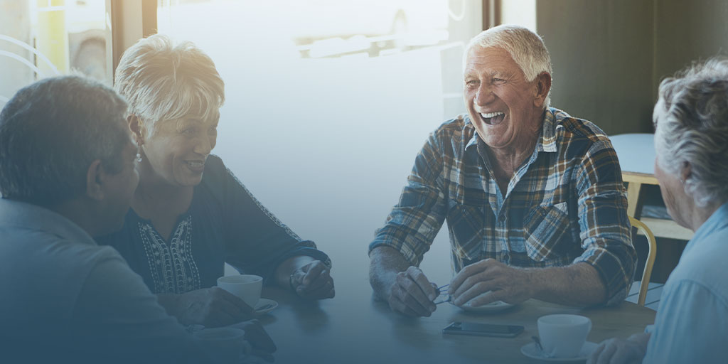 De qué forma los vínculos sociales promueven el envejecimiento saludable y la salud mental: Consejos para fortalecer sus relaciones y bienestar a medida que envejece